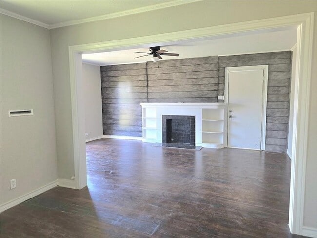 Building Photo - 1367 Normandy Dr