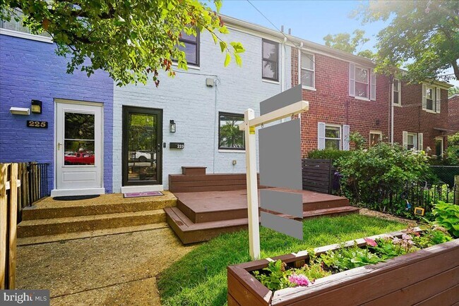 Building Photo - 223 Burgess Ave