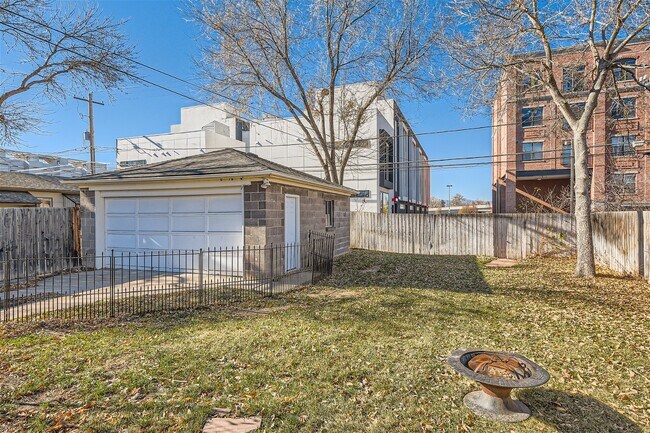 Building Photo - 2151 S Cherokee St