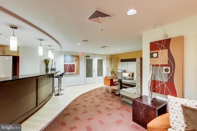 Building Photo - 915 E Street NW Unit 613