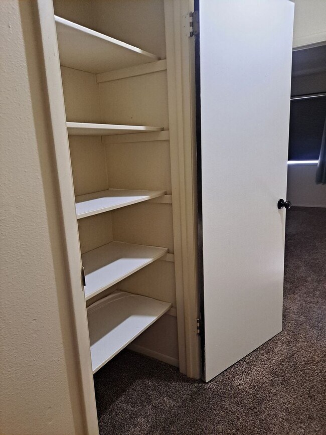 Building Photo - 936-10 Molello   #25-27 Villa Drive