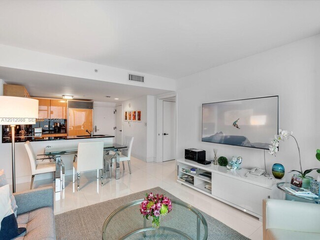 Building Photo - 6801 Collins Ave