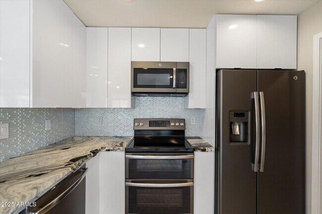 Building Photo - 8835 W Michelle Dr