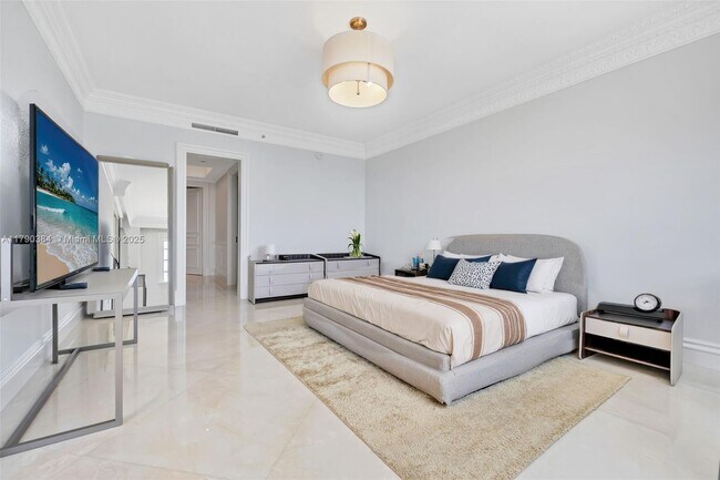 Building Photo - 7154 Fisher Island Dr