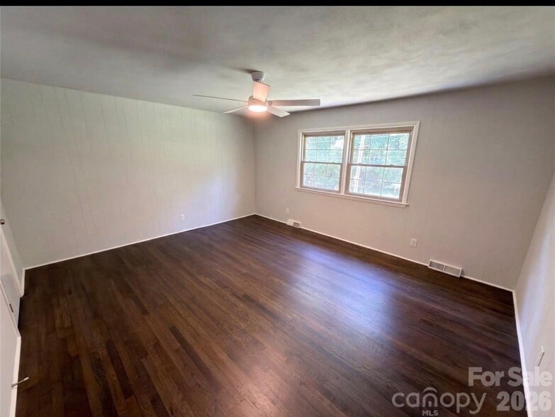 Building Photo - 1045 Chippenham Ave