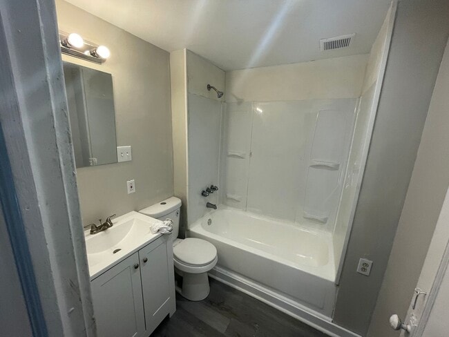 Building Photo - SECTION 8 AND EDEN ACCEPTED!! Stunning 4-Bedroom Home Available Now!