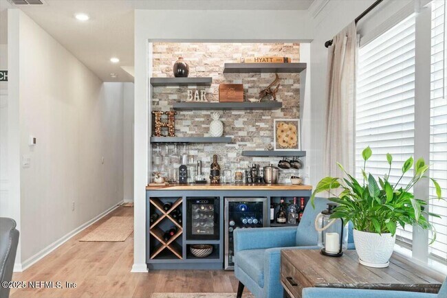 Building Photo - 184 Logrono Ct