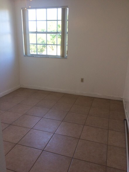 2nd Bedroom - 9741 Fontainebleau Blvd