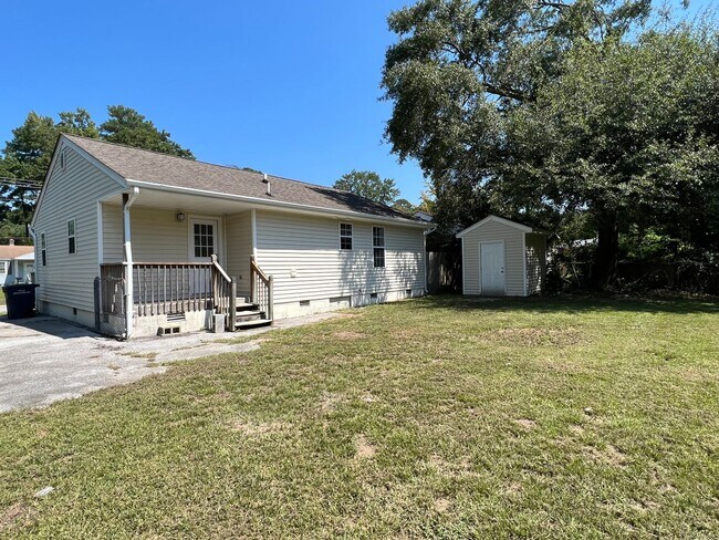 Building Photo - BEAUTIFUL 2 BEDROOM SINGLE FAMILY HOUSE