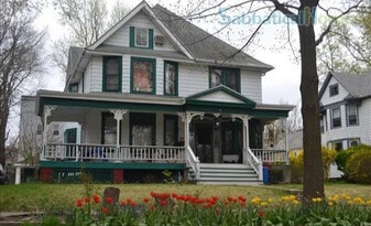 Building Photo - 611 W Hill St