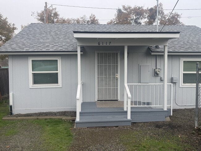 Primary Photo - 6117 Table Rock Rd