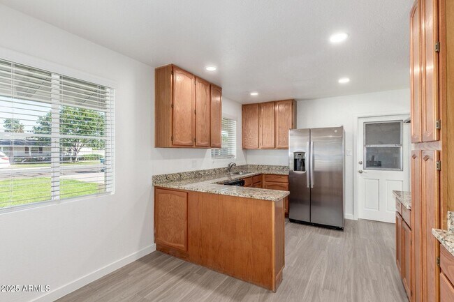 Building Photo - 5306 N 8th Ave