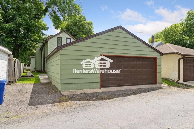 Building Photo - 1031 St Clair Ave
