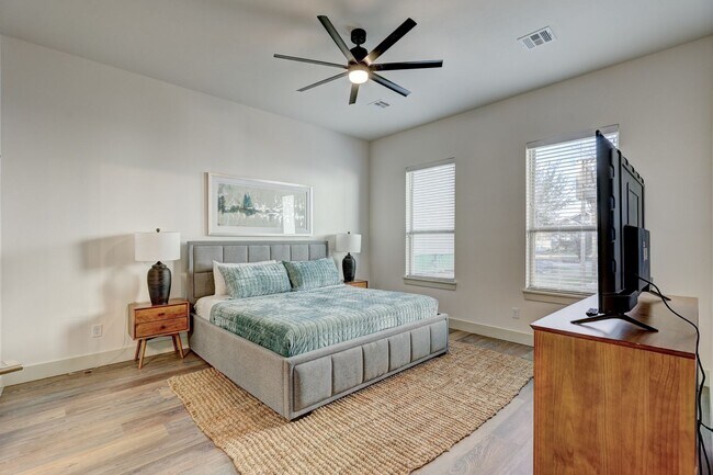 Building Photo - Stunning 4 Bedroom 3 Bath Home