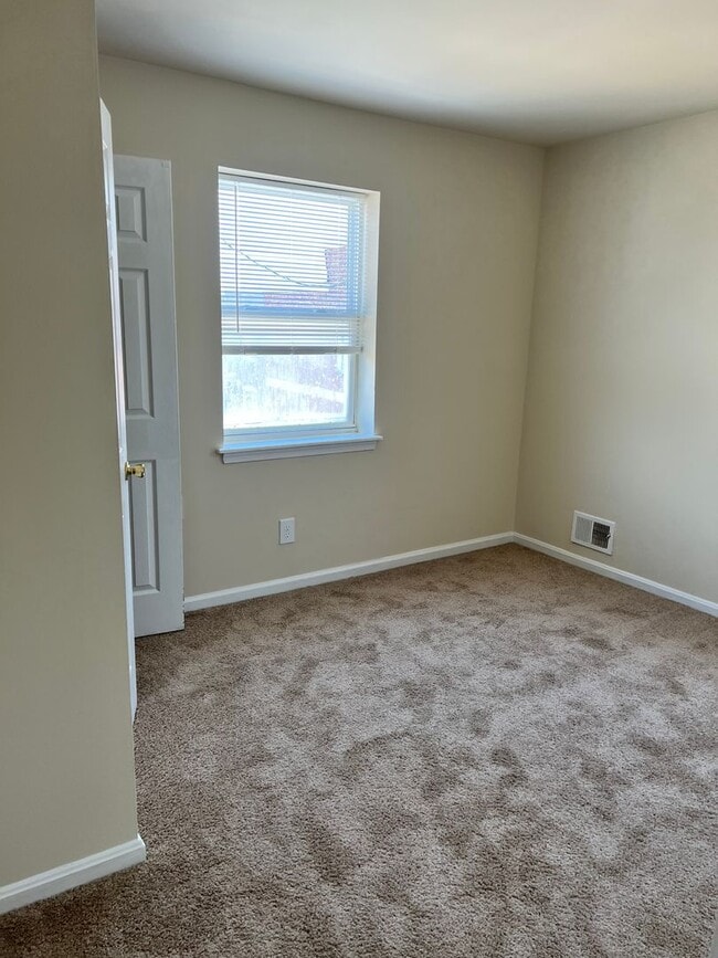 Building Photo - Charming 3BR Townhome