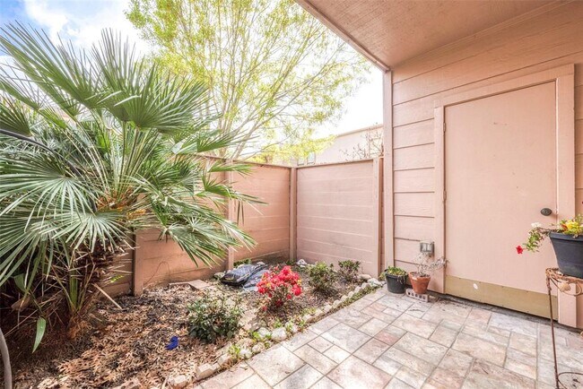 Building Photo - 2125 Augusta Dr