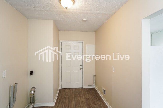 Building Photo - 2410 6th Ave