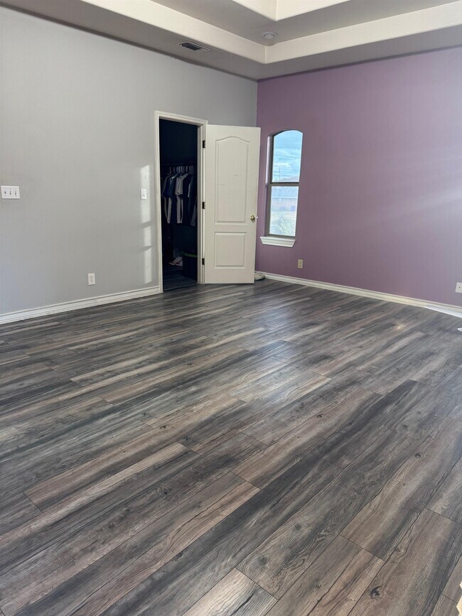 Building Photo - 3102 E Plum St