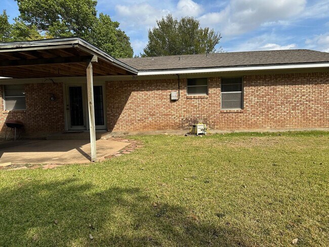 Building Photo - 1206 Pembrook Dr