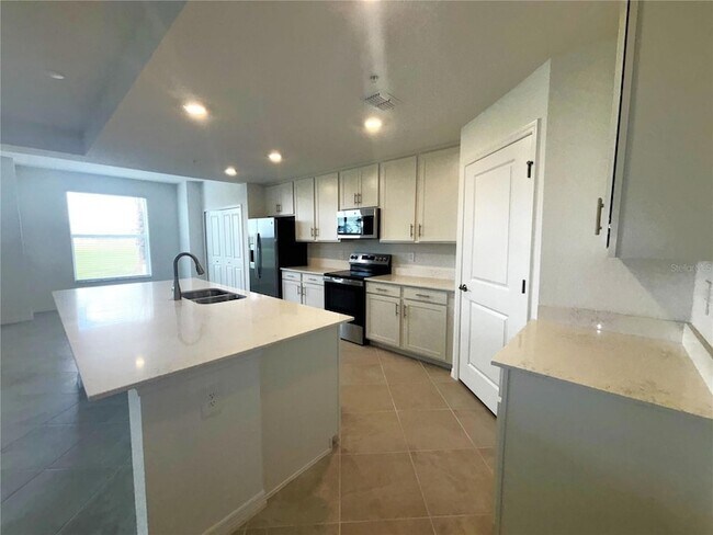 Building Photo - 12470 Wellen Golf St