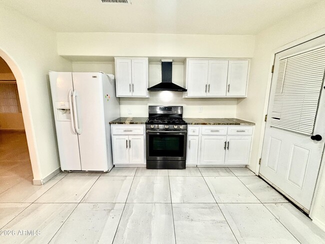 Building Photo - 2417 N Franklin St