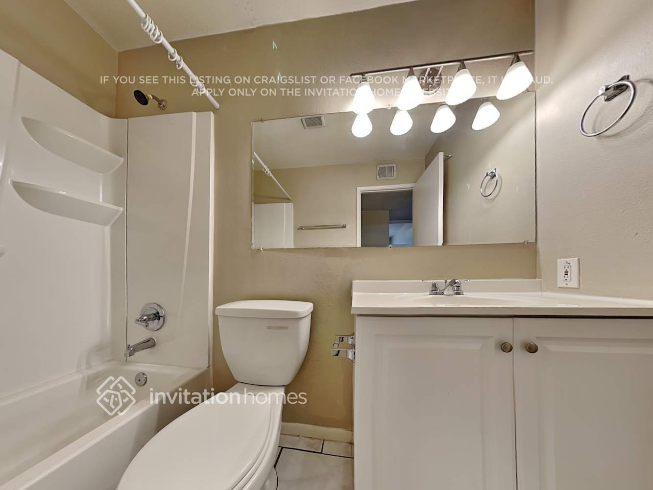 Building Photo - 2307 W Freeway Ln