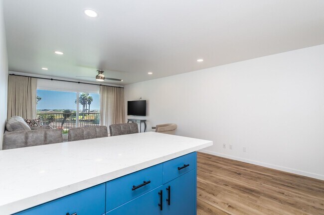 Building Photo - 645 Sunfish Way