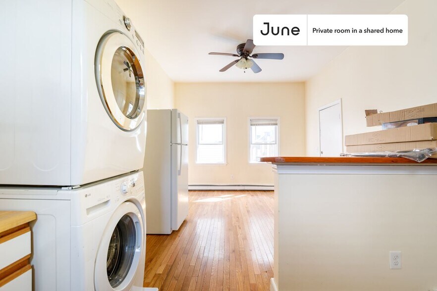 Primary Photo - Private bedroom in 2 bed/1 bath Home