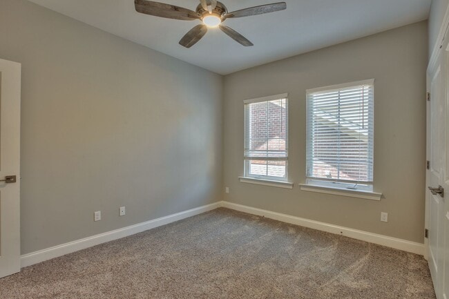 Building Photo - Unbelievable 3 Bedroom 3 Bathroom Upscale Town Home