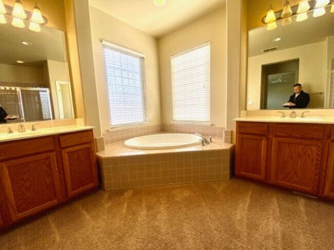 Building Photo - EXCEPTIONAL 4 BEDROOMS, 3 BATH, 3 CAR GARA...