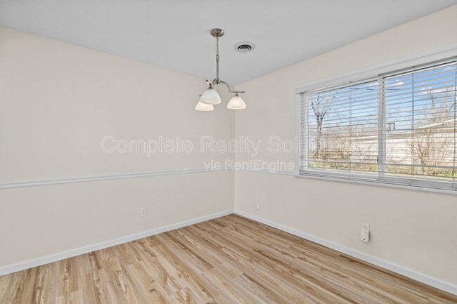 Building Photo - 1405 Flicker Dr