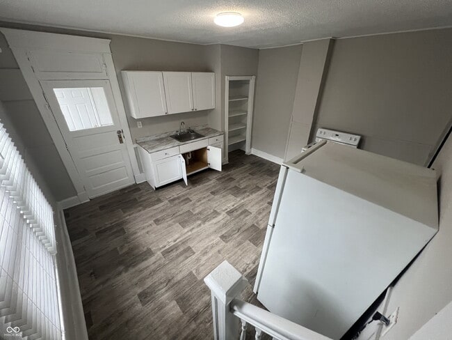 Building Photo - 826 N Beville Ave