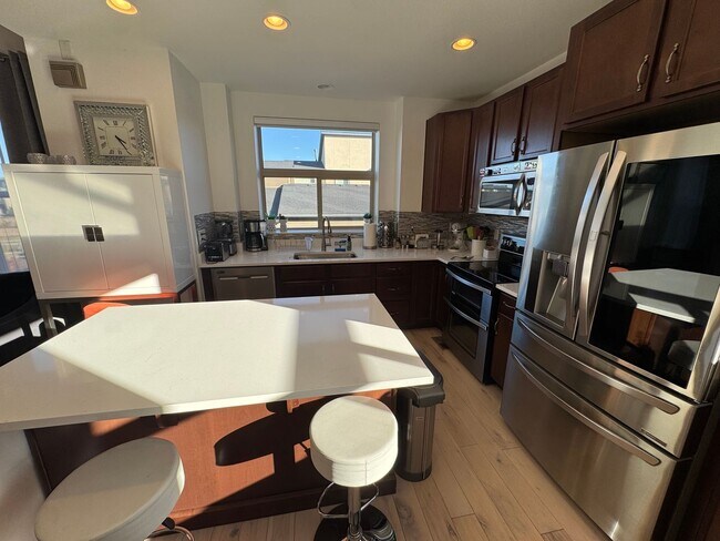 Building Photo - Luxury Lone Tree Living