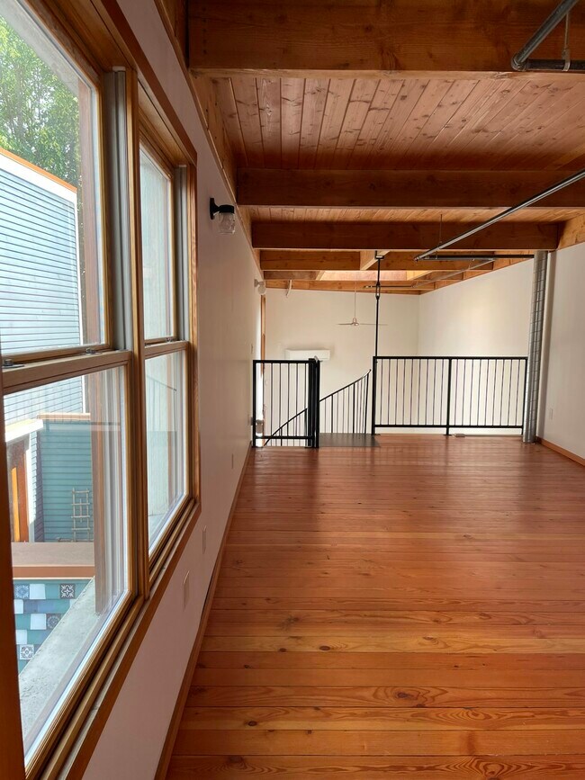 Building Photo - 8777 N Lombard St