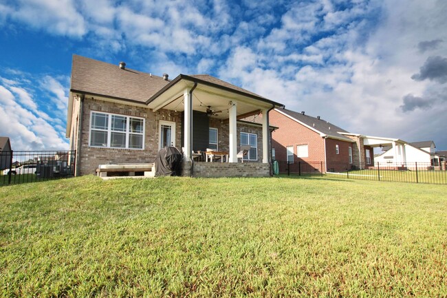 Building Photo - Pet Friendly in Sango!
