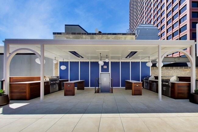 Building Photo - 310 S Michigan Ave