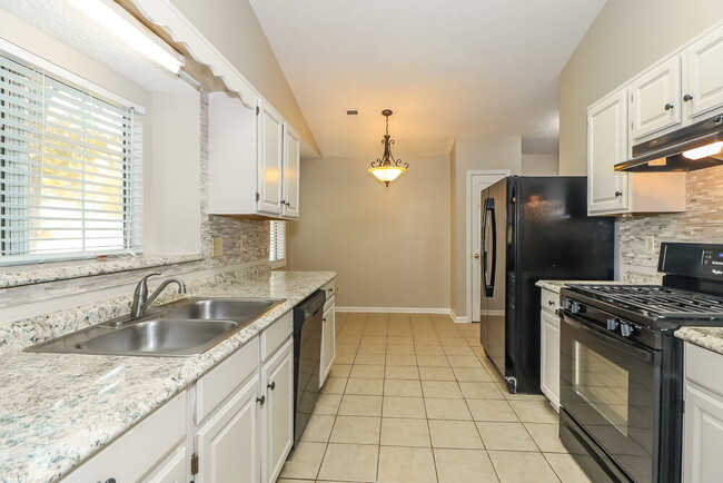 Building Photo - 5009 River Rock Way