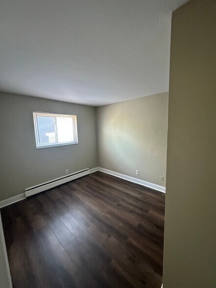 Building Photo - 1762 Cleneay Ave