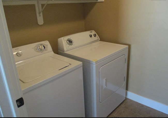 Building Photo - 193 N 350 W St