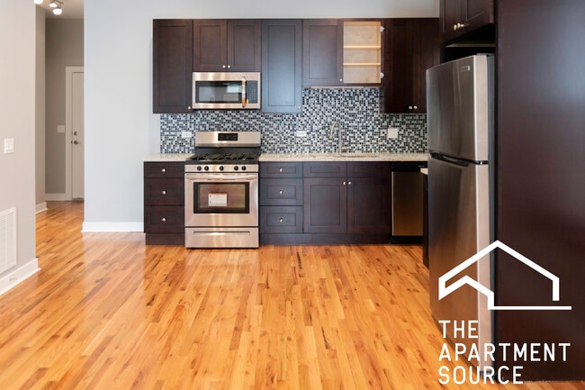 Building Photo - 1929 W Montrose Ave