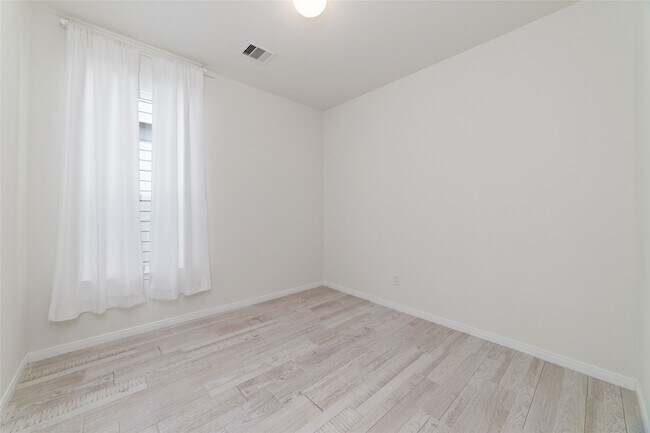 Building Photo - 16615 Chill Brook Dr