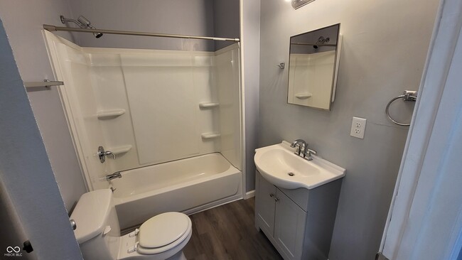 Building Photo - 1314 E 10th St