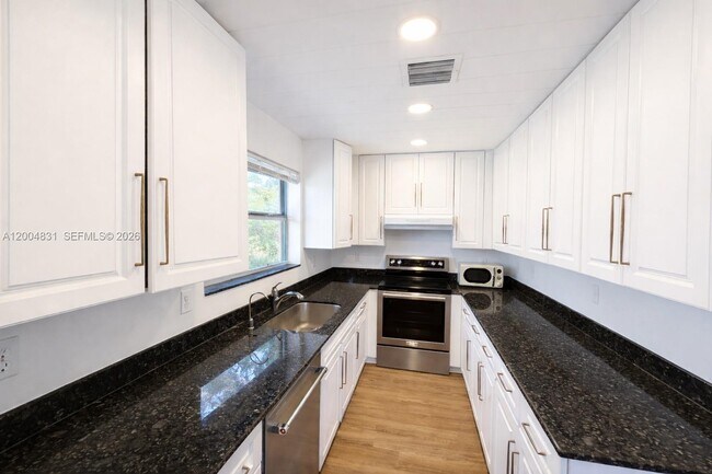 Building Photo - 16932 Calder Dr W