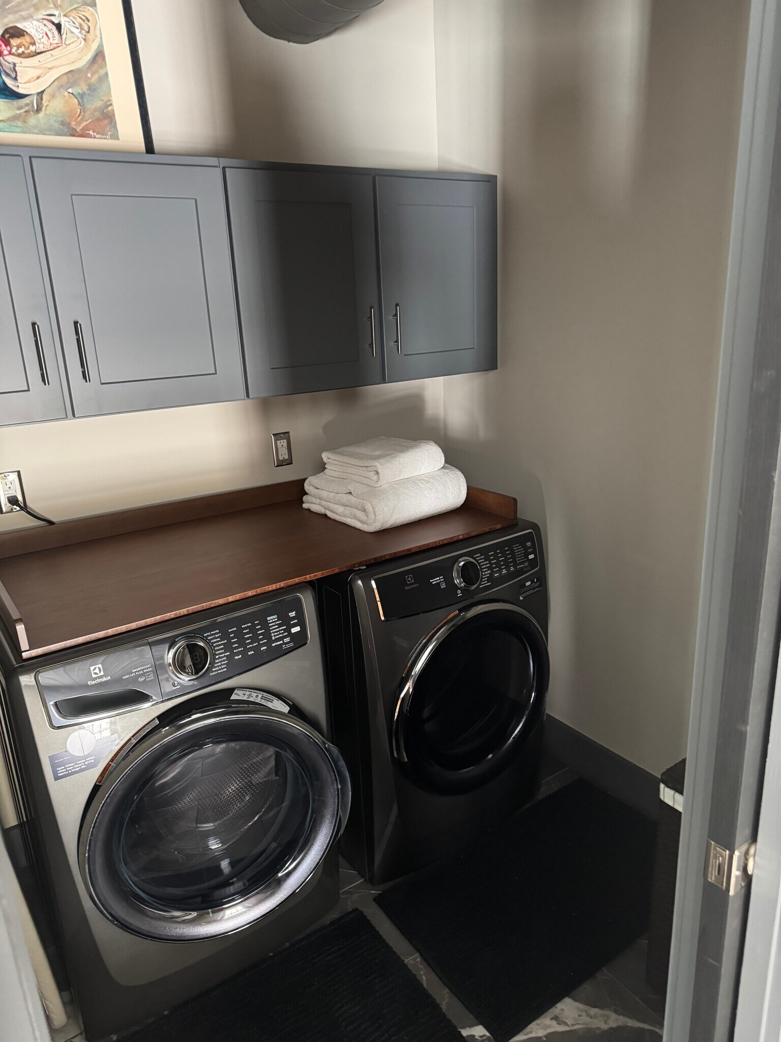 Laundry room - 5 S Market St