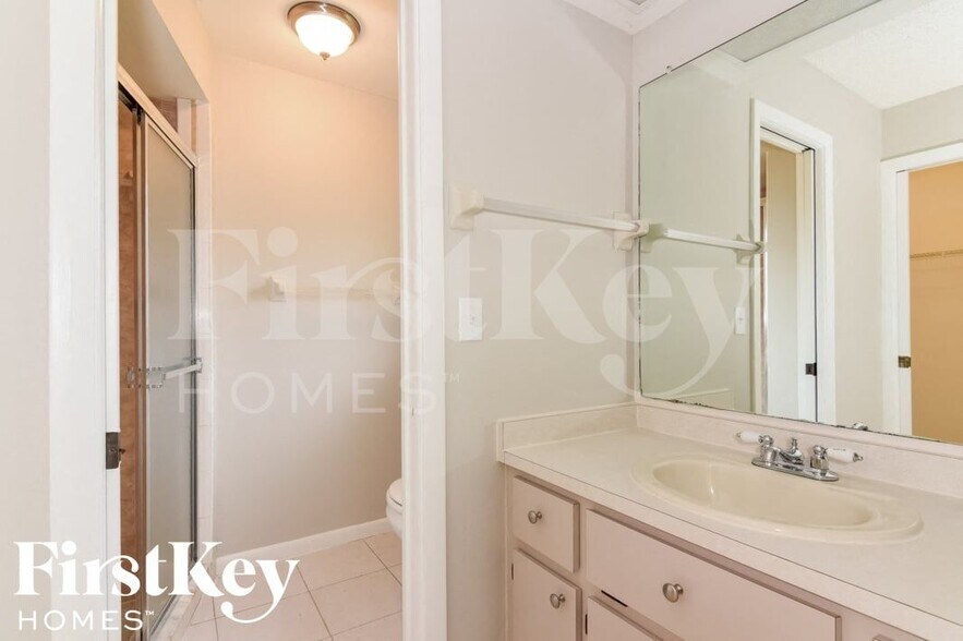 Building Photo - 620 SE 29th St