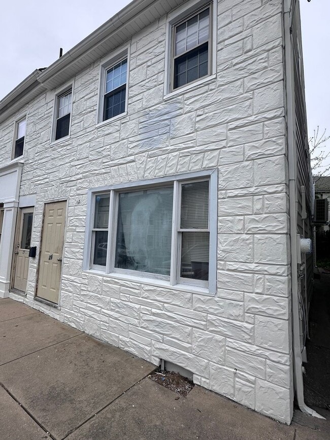 Building Photo - 29 S 5th St