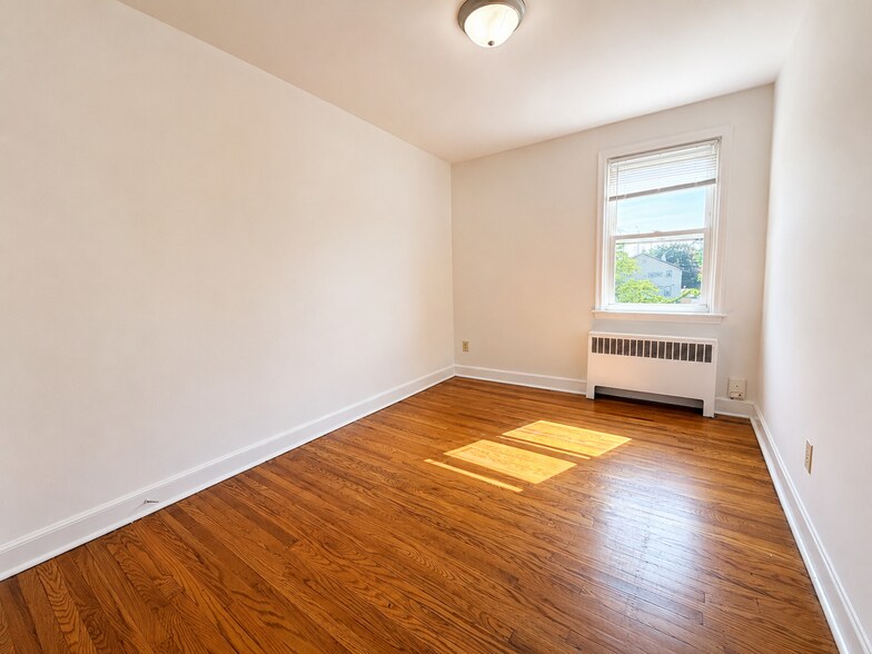 Building Photo - 35 Elberon Ave