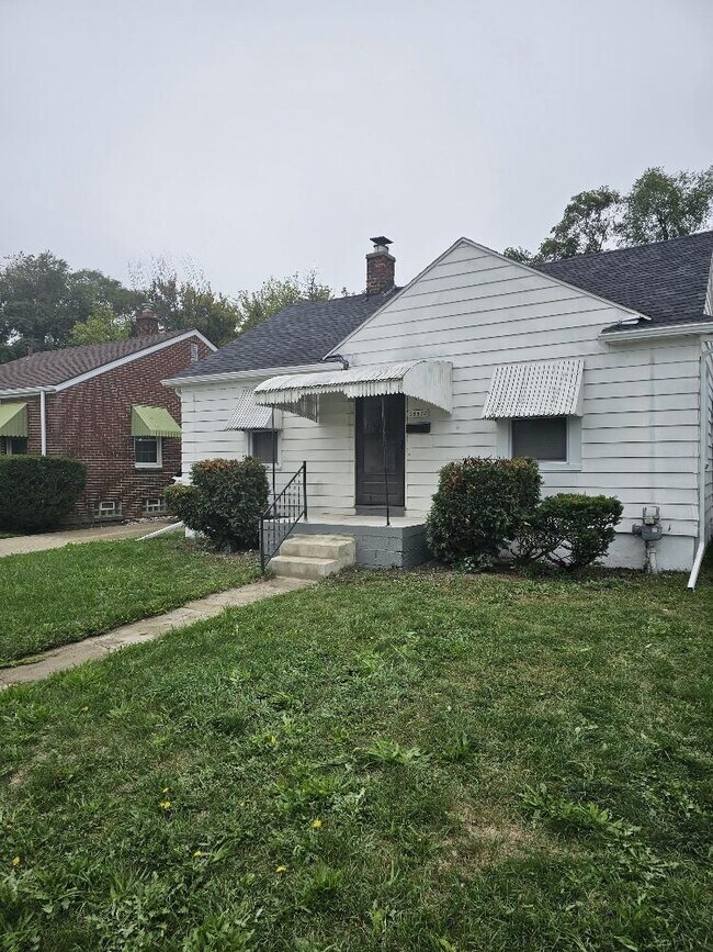 Building Photo - 18573 McCormick St
