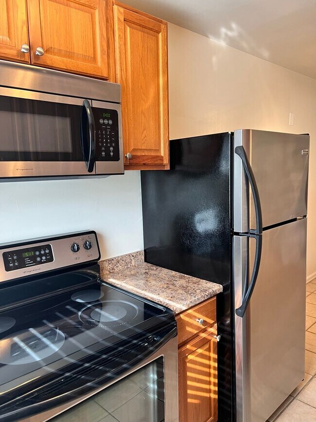 Interior Photo - 2750 Linshaw