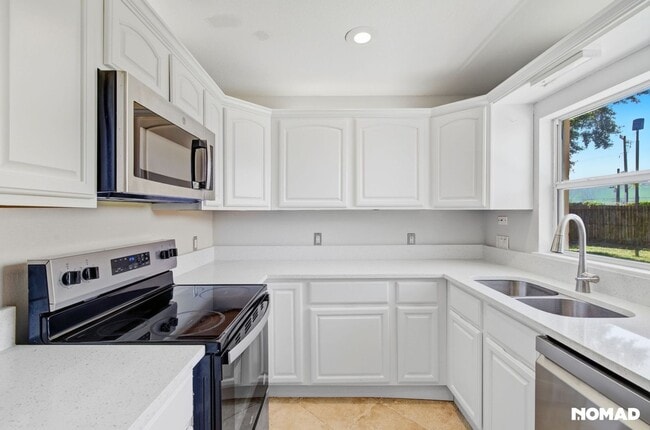 Building Photo - 5300 Locksley Ave